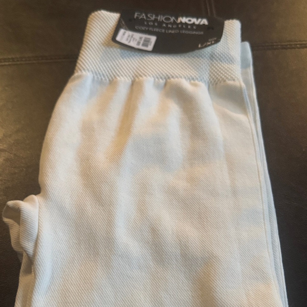 NWT Fashion Nova women’s leggings  cream color size L/XL